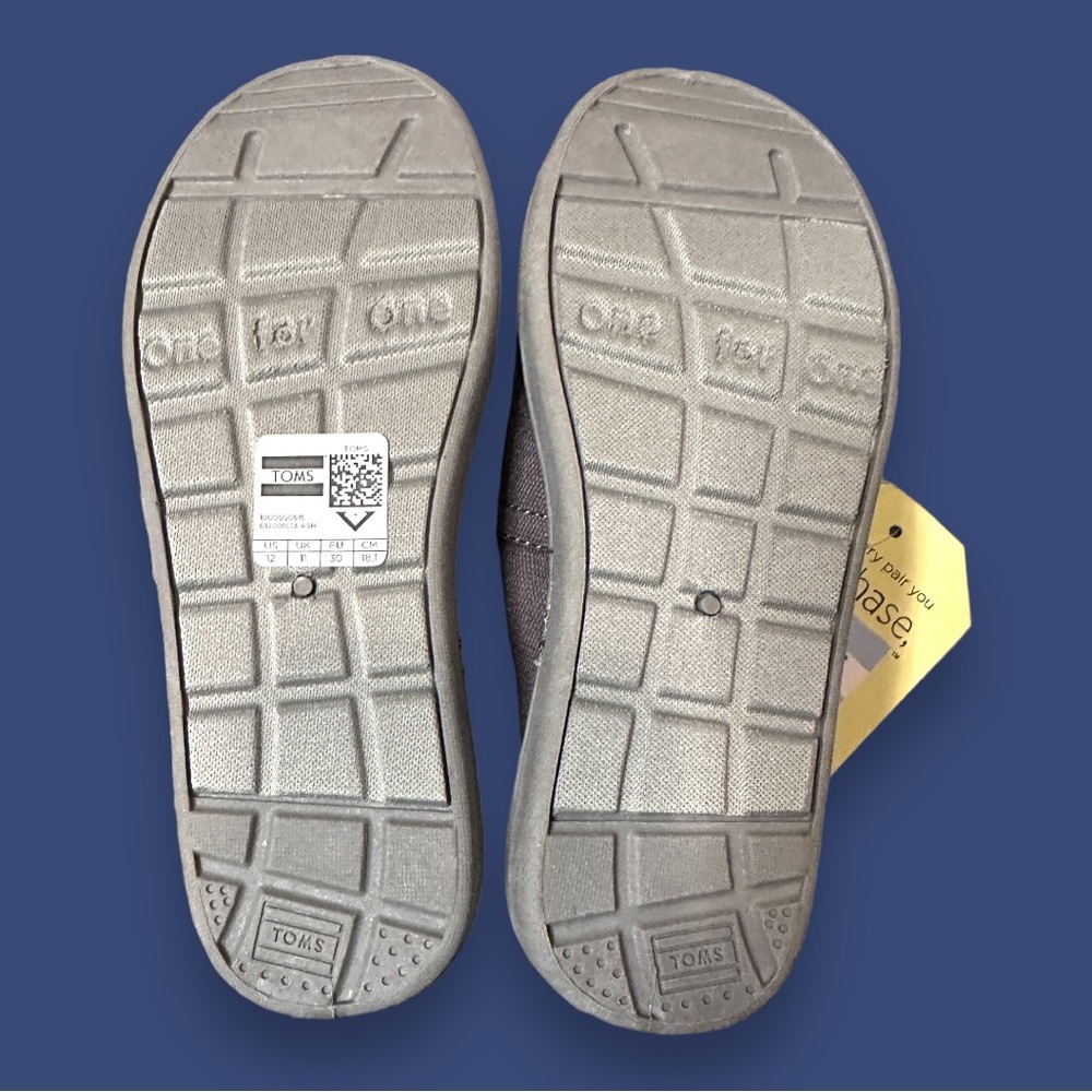 πHOST PICKπ NWB TOMβs Ash Grey Kids Canvas Slip On. Size K12 π§π»π§πΌπ§πΎ - Picture 10 of 11